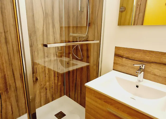 Cosy Pour 4 Pers., Proche Pistes Et Commerces, Aime-la-plagne - Fr-1-755-10 *